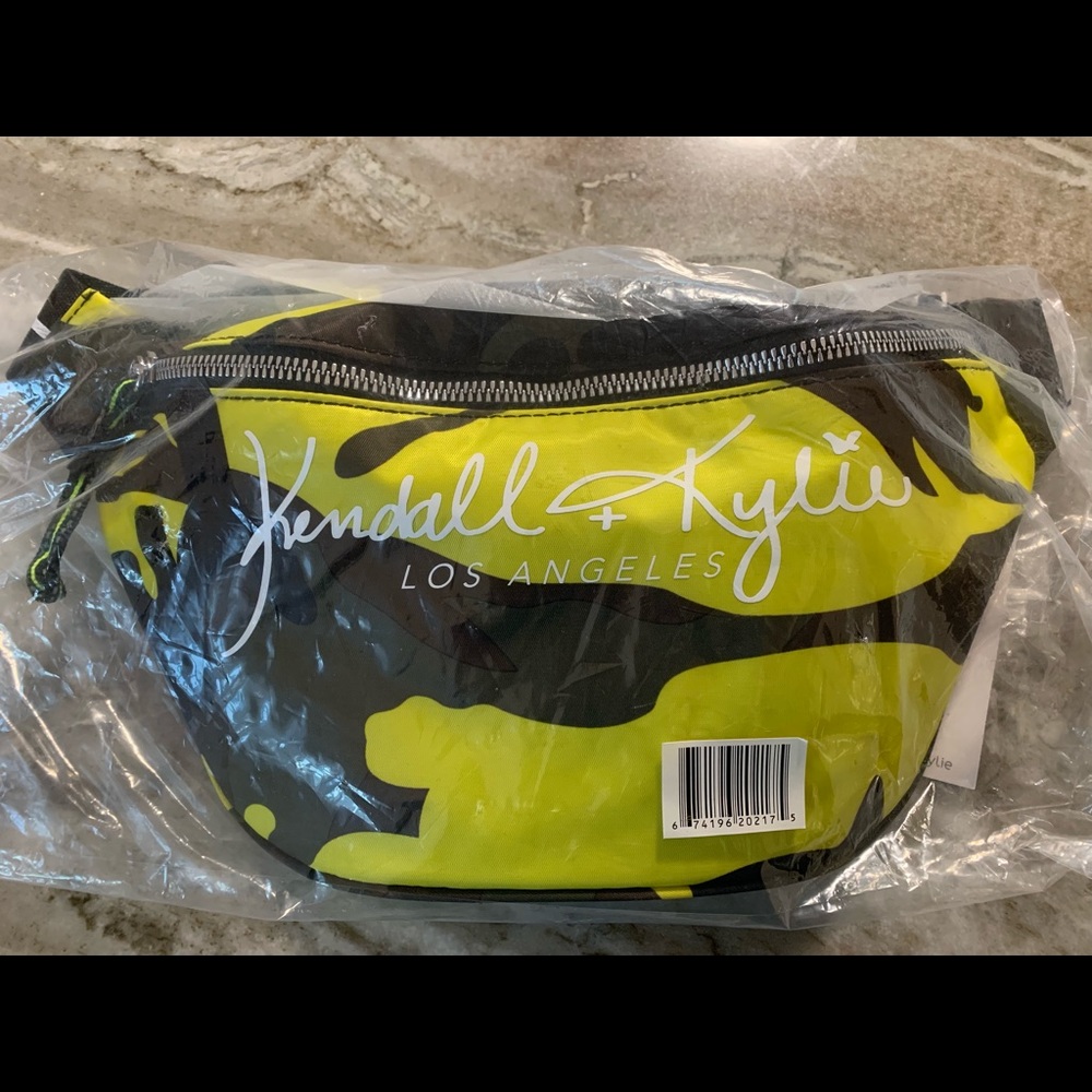 Kendall and kylie fanny pack nwt